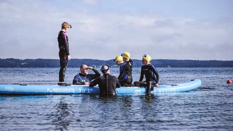 5. klasse hoppede i vandet