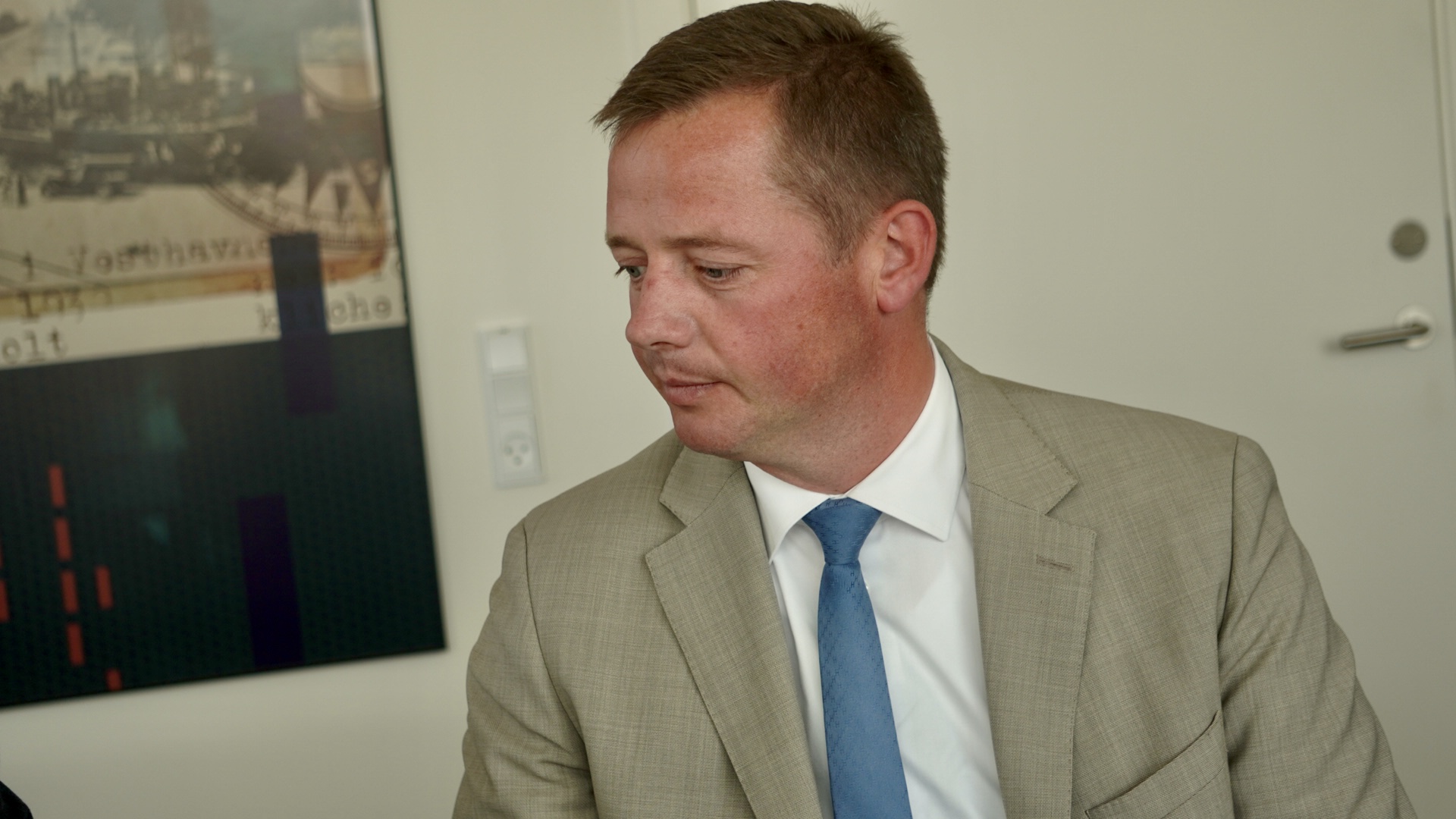 Minister skrider ind efter kritik: Parkeringsselskaber må ikke længere eftersende p-bøder