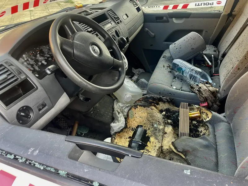 Mand stak af efter brand i varebil