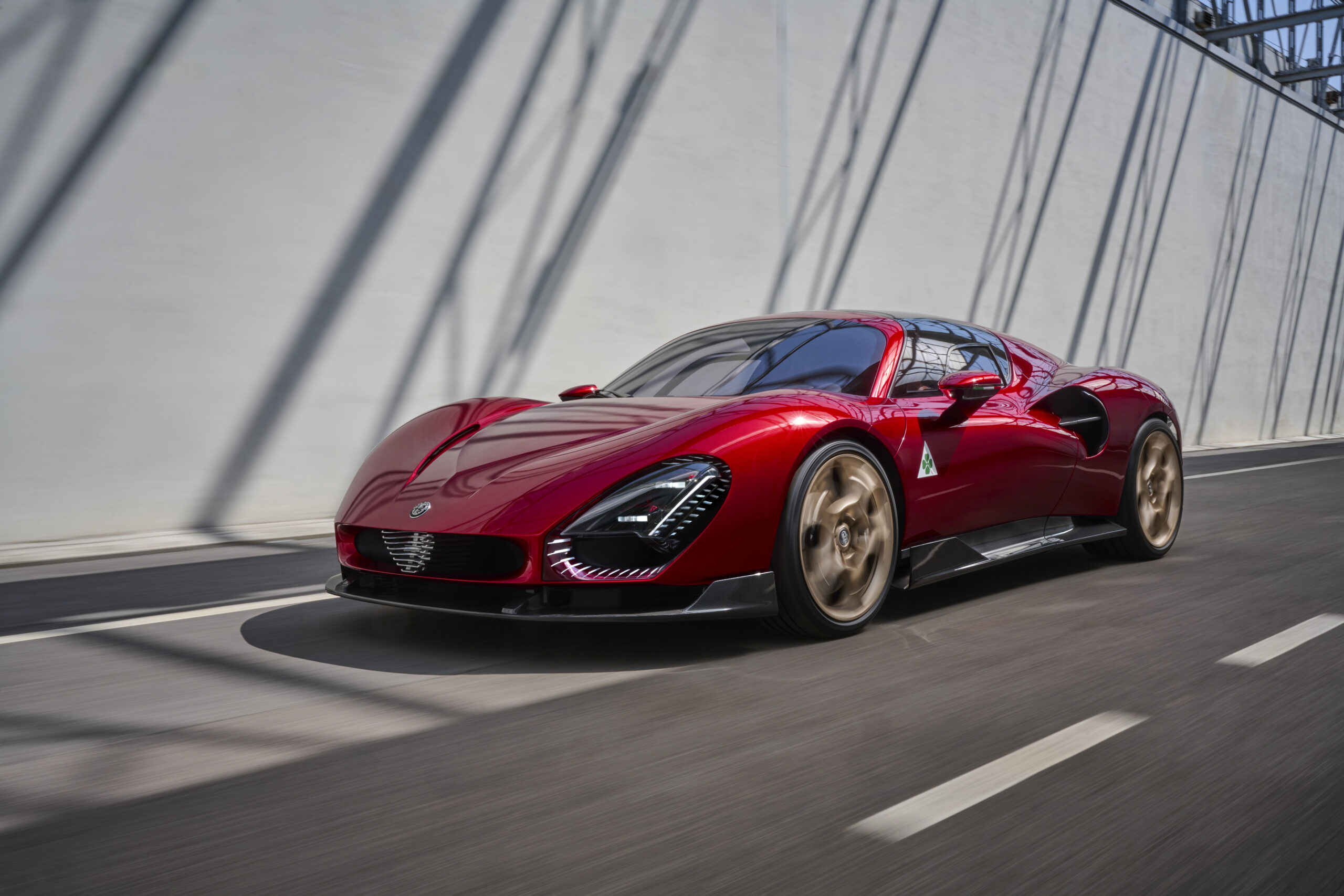 Ny Alfa Romeo 33 Stradale hylder historien, nutiden og fremtiden