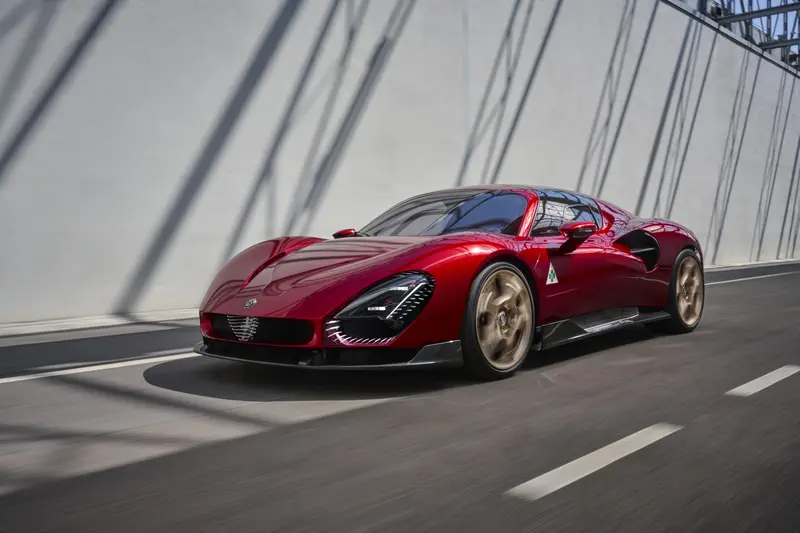 Ny Alfa Romeo 33 Stradale hylder historien, nutiden og fremtiden