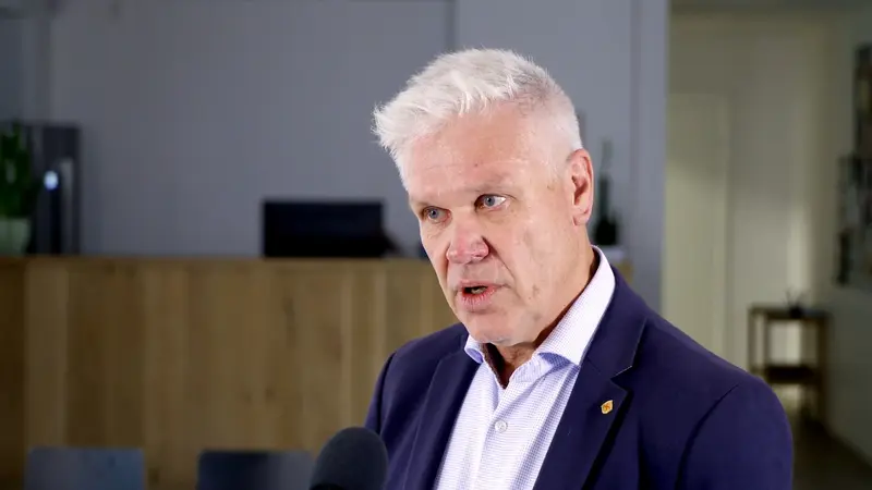 Mette Frederiksen skælder og smælder