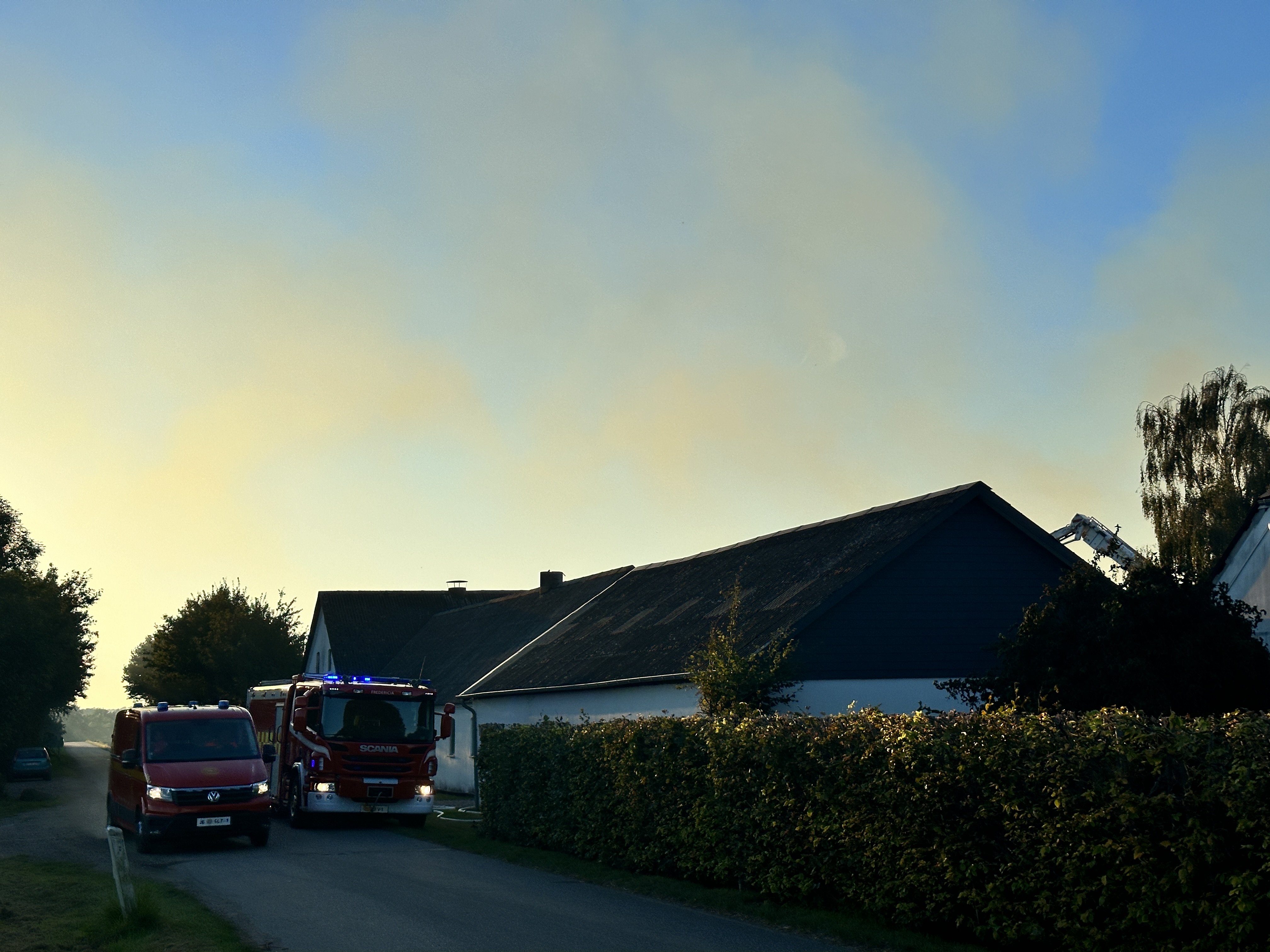 Arbejdsulykke ved brandslukning: Kemikalieberedskabet rykkede ud