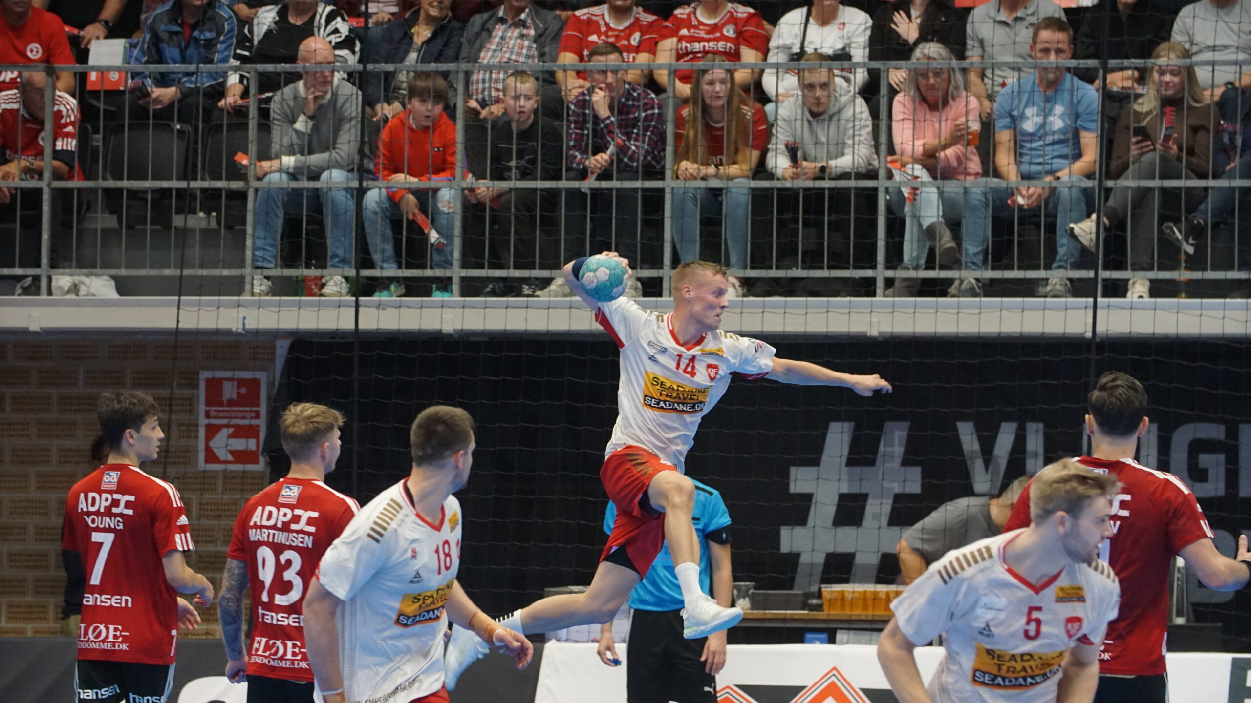 Playmaker forlader KIF