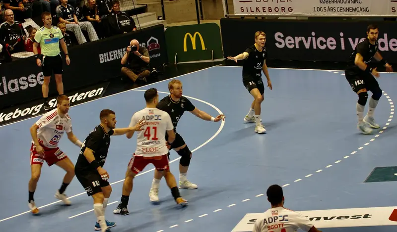 FHK bevarer andenpladsen efter stor skalp