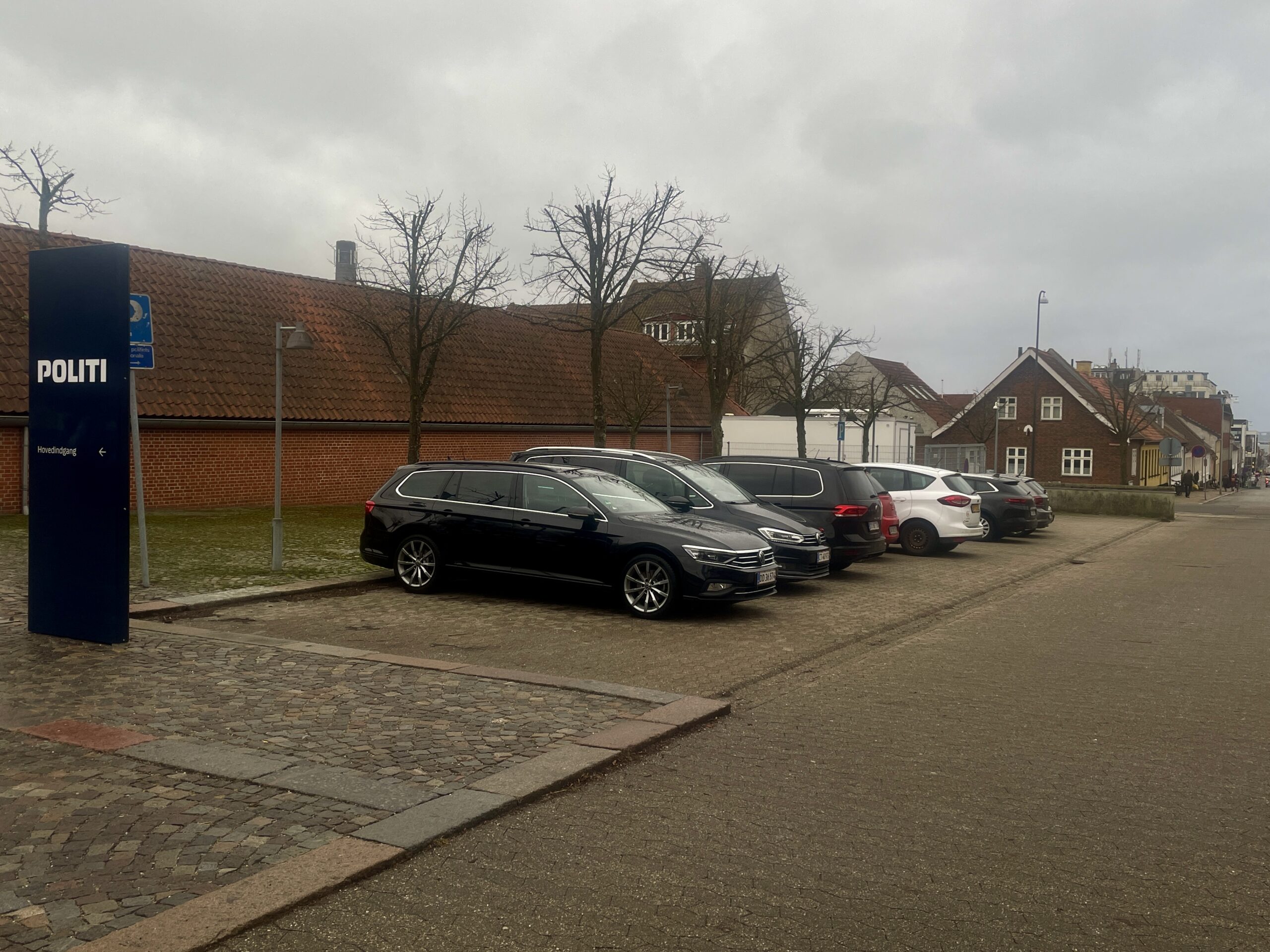 Løsladt mand blev sur og stjal politiets nummerplader