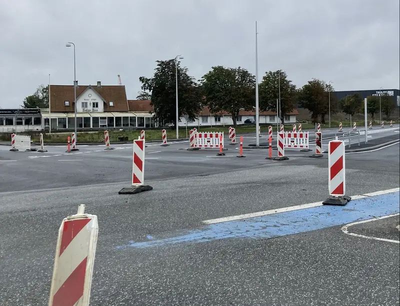 Omkørsel på trafikeret vej fjernes