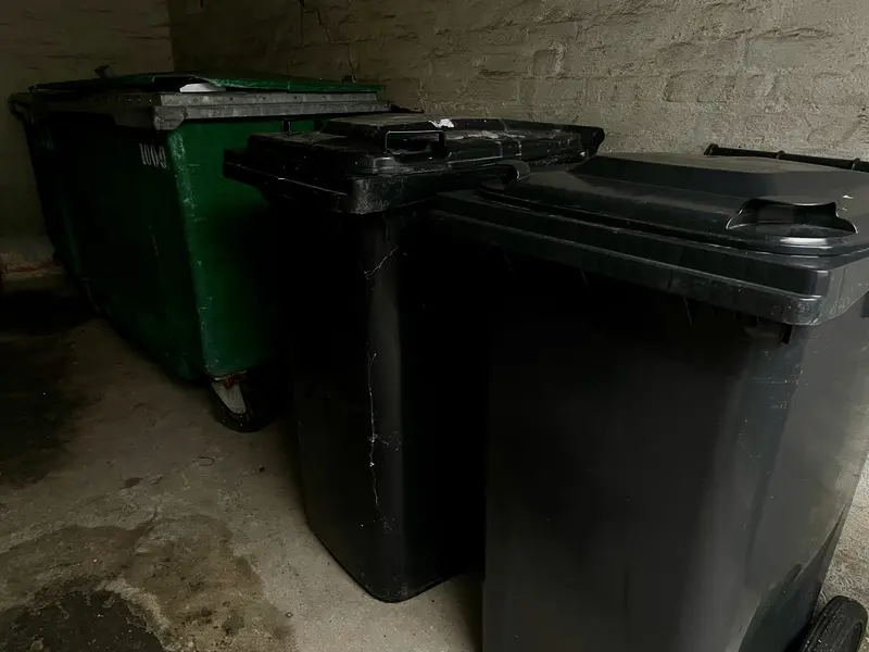 Brand i affaldscontainer
