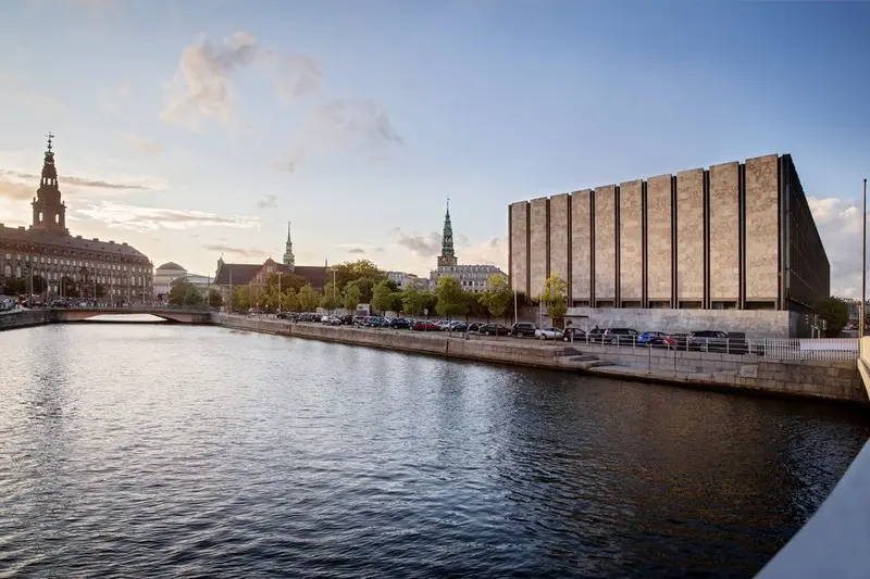 Nationalbanken sætter renterne ned