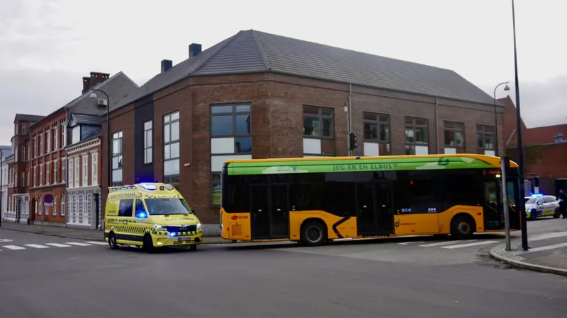 83-årig kvinde er stadig i kritisk tilstand