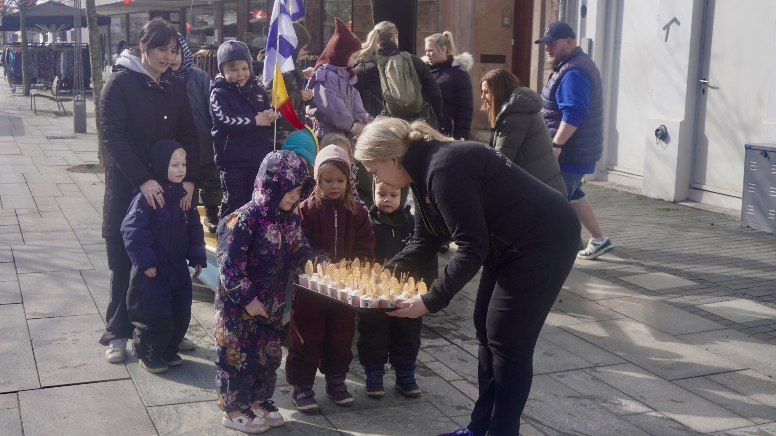 Isglade børnehavebørn blev inviteret i børnenes gade