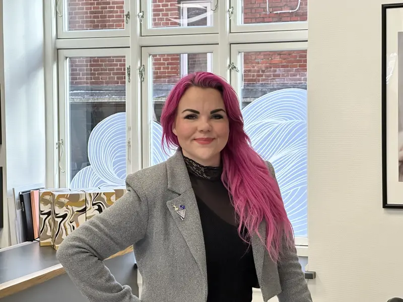 Ti års transformation: Nicole Møller Christiansen rejse i frisørfaget