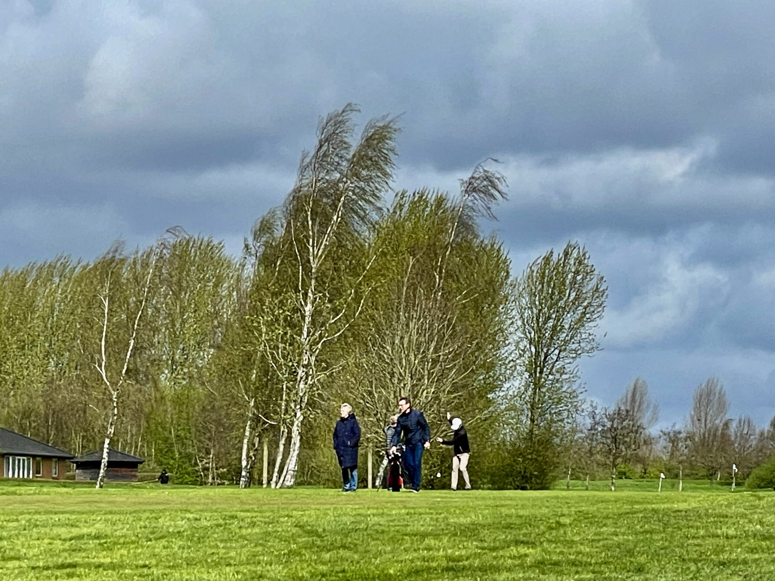 Musik på skraldinstrumenter og golf om natten skal lokke nye medlemmer til