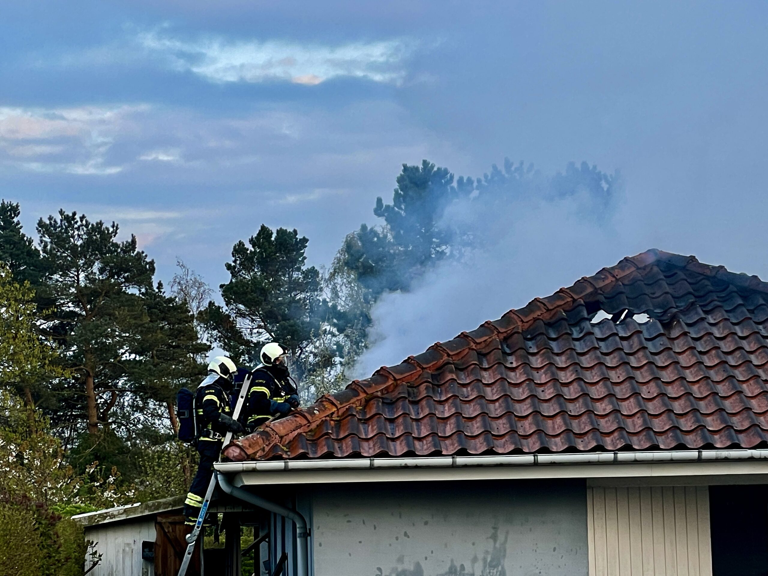 Voldsom brand i villa i Snoghøj