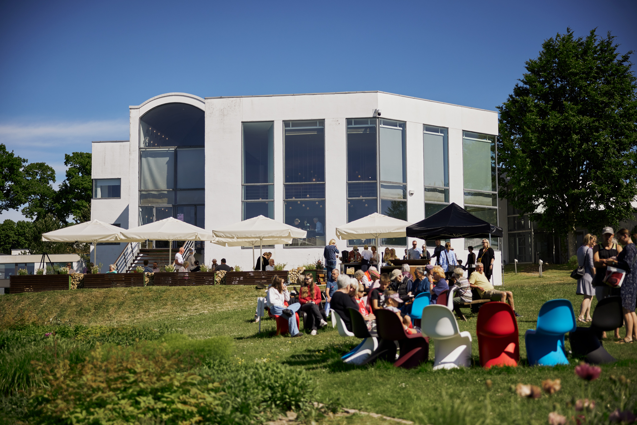 Håndplukket kunsthåndværk og hyggelig havefest i skulpturparken