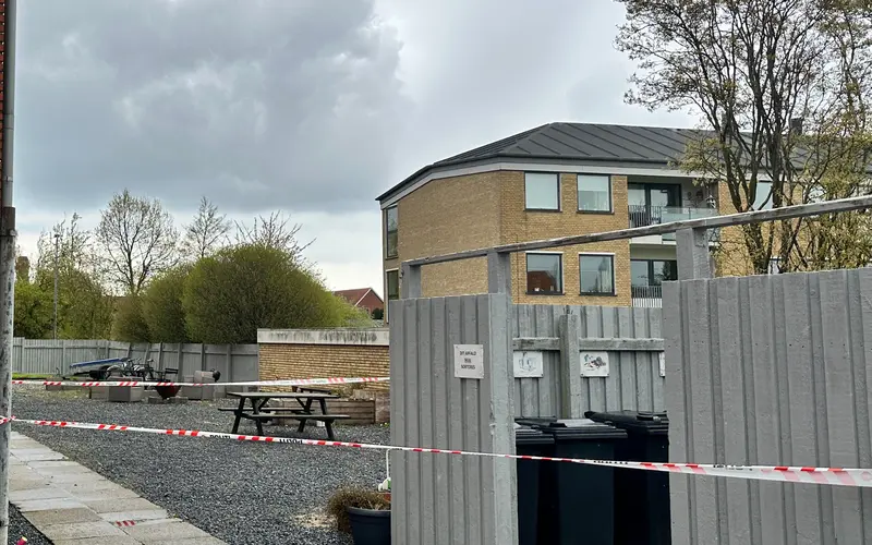 Mulig pistol i skraldespand fik afspærret område