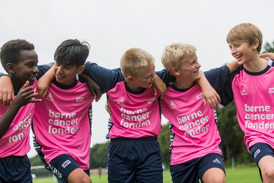 Gentager succes med fodboldskoler for kræftsyge børn