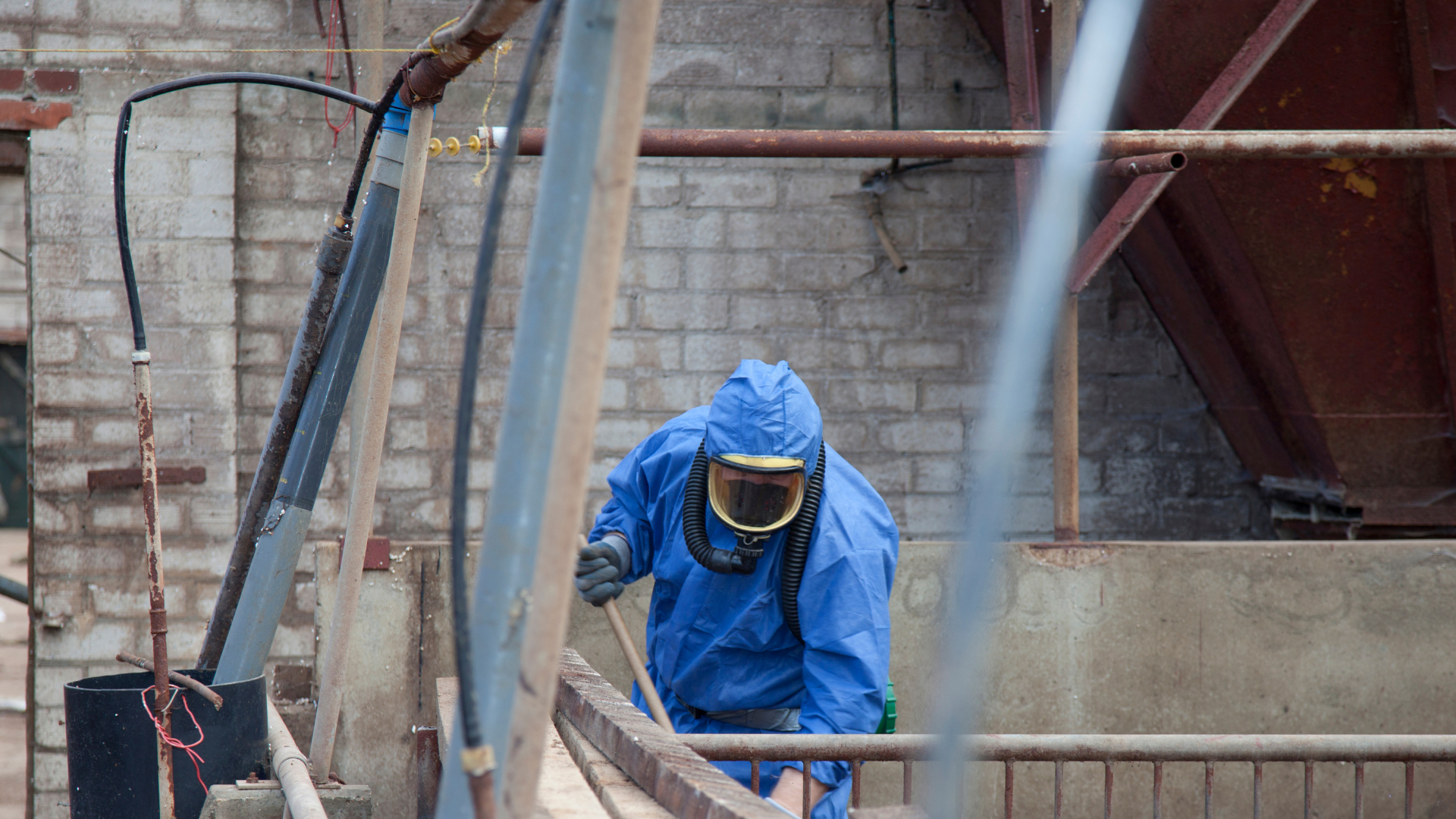 Virksomheder skal fremover have autorisation for at nedrive asbestholdigt materiale