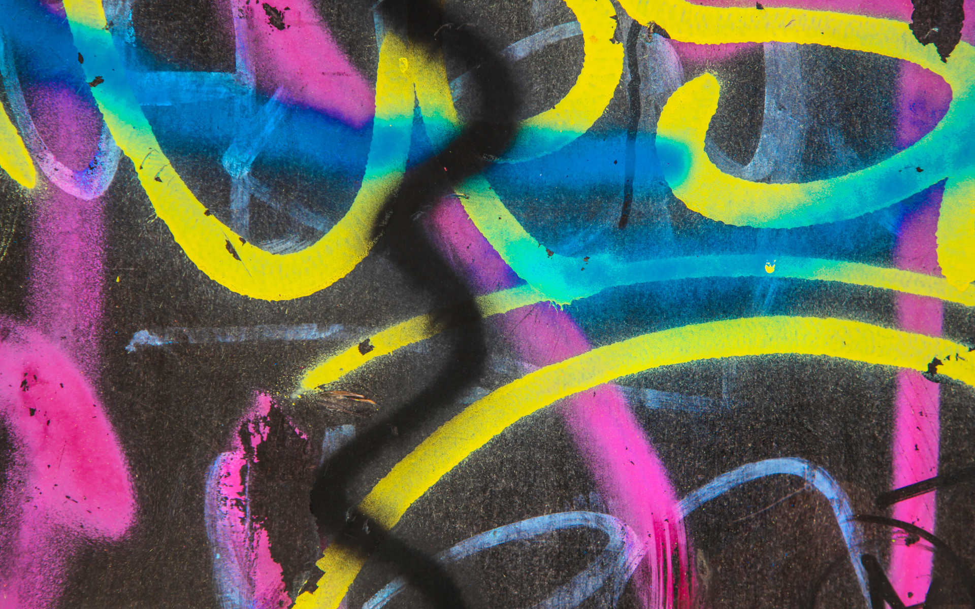 25-årig kvinde lavede graffiti