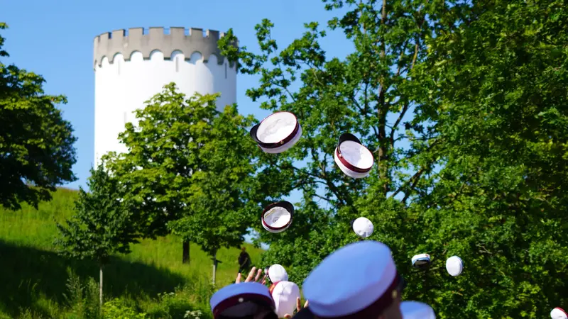 Festlige studenter fejrede solskin og eksamen