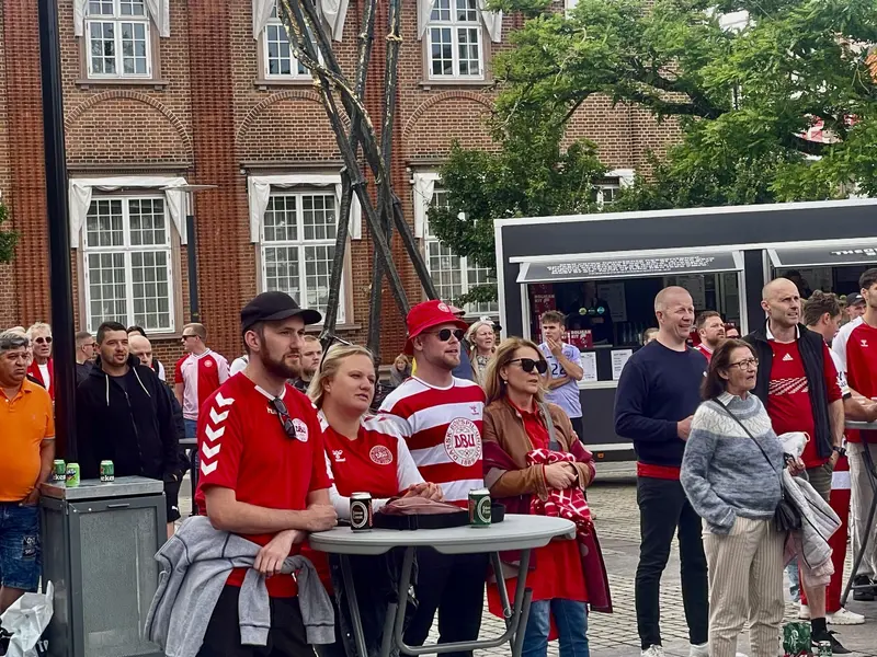 Se billederne: Rådhuspladsen forvandlet til EM-fest