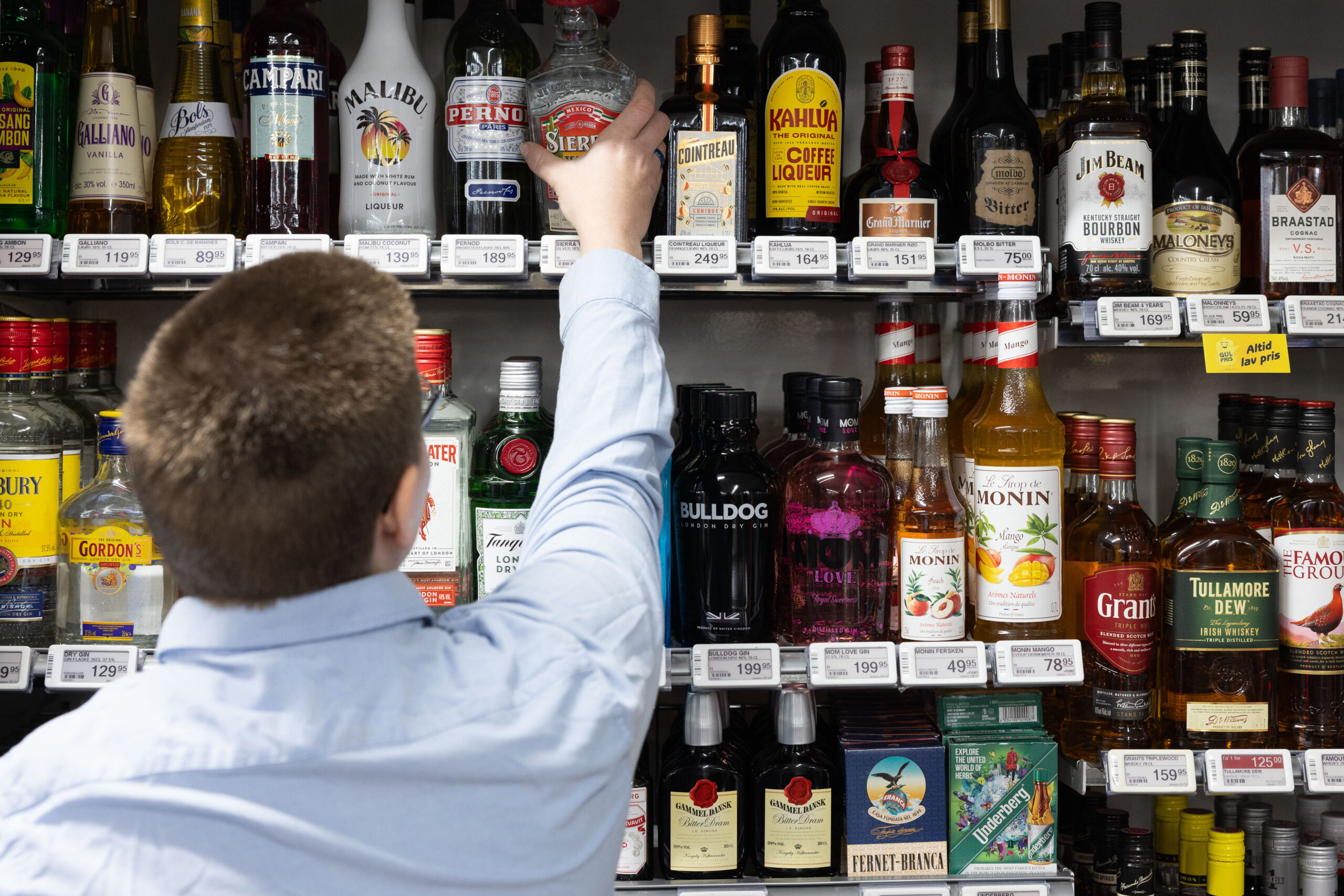 Forbrugerombudsmanden politianmelder personer for alkoholreklamer rettet mod børn og unge