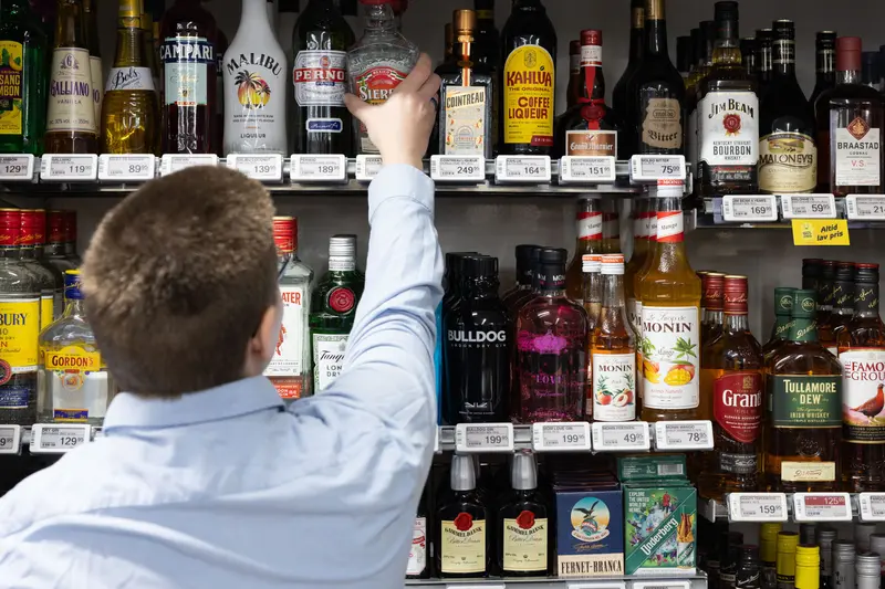 Forbrugerombudsmanden politianmelder personer for alkoholreklamer rettet mod børn og unge