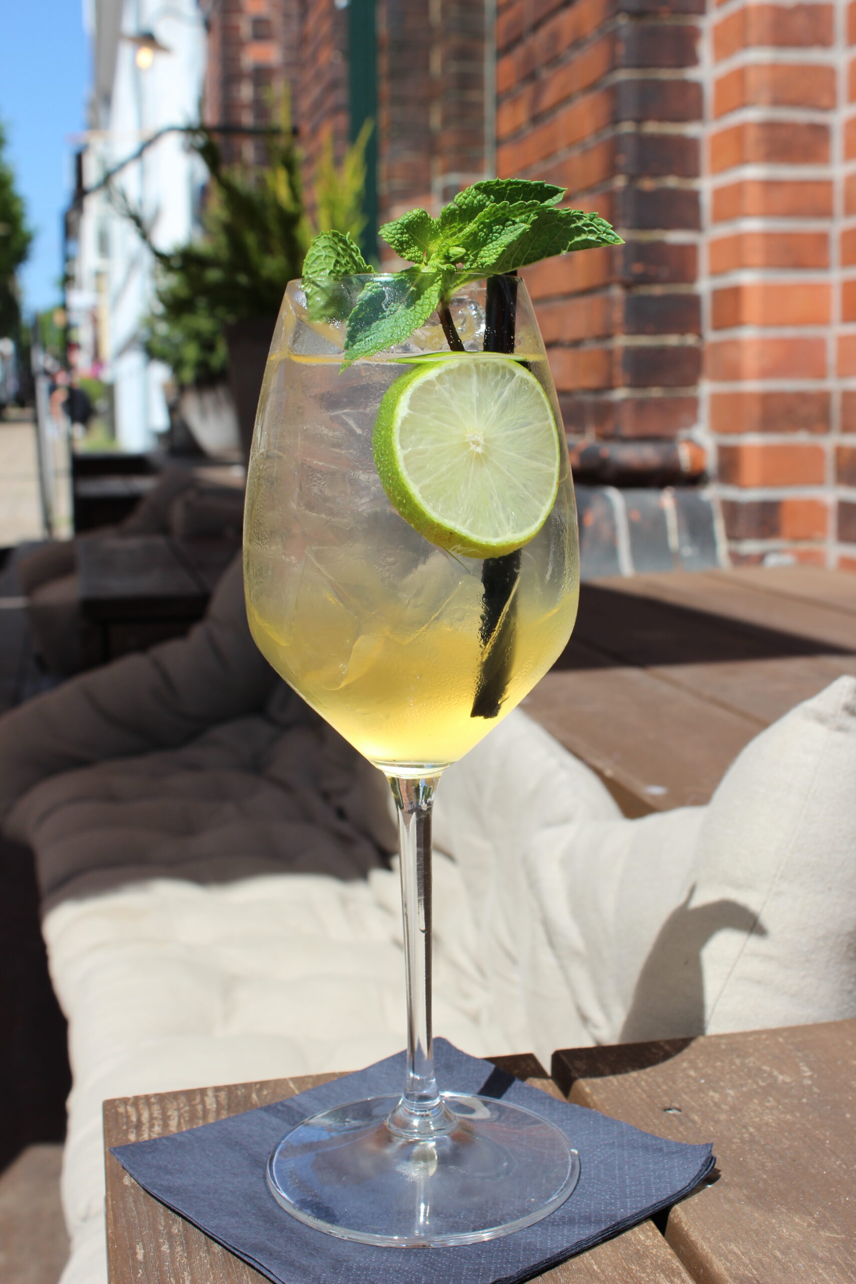 Ugens sommerlige cocktail - Hugo Spritzer