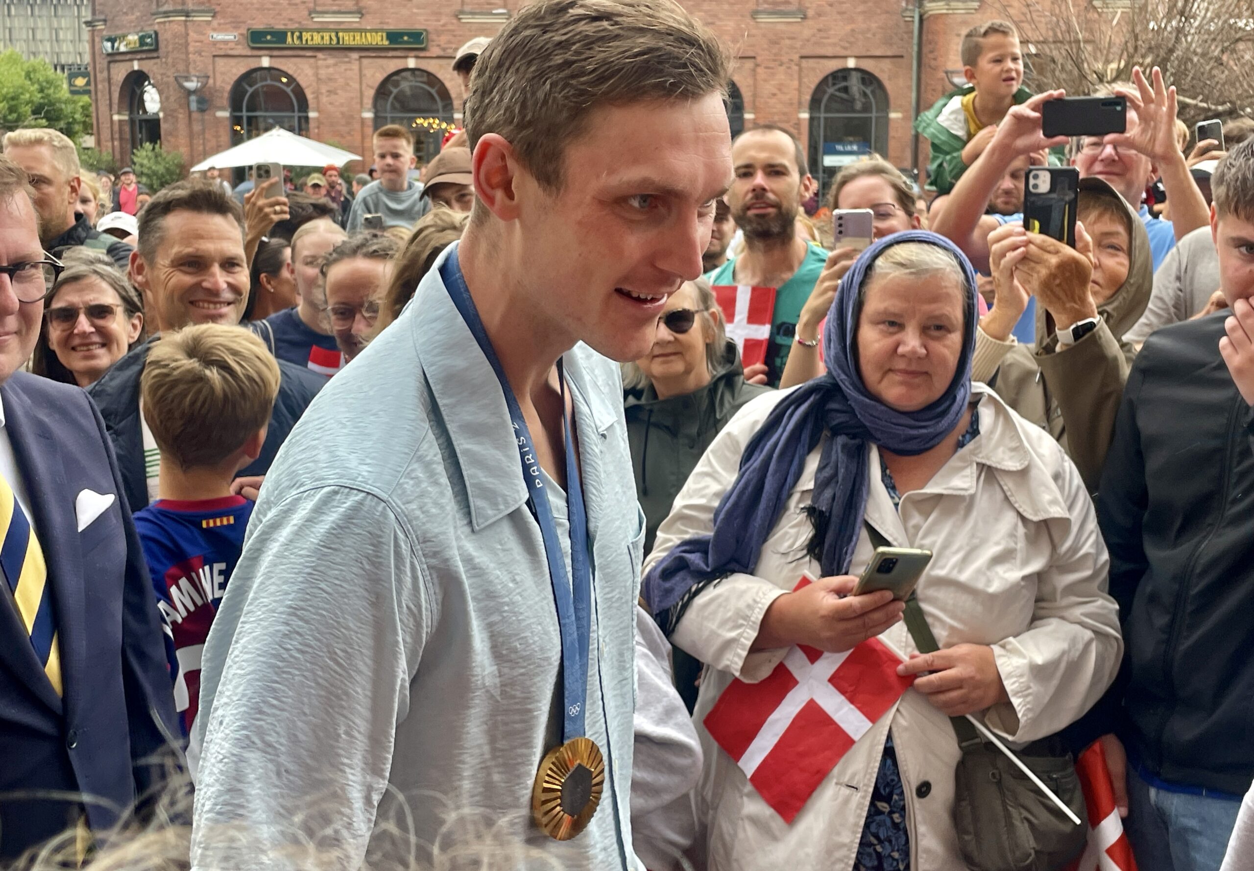 Viktor Axelsen stopper karrieren: »Min ryg kan ikke mere«