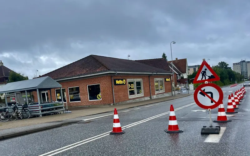 Asfaltarbejde skaber trafikkaos i Fredericia: To store indfaldsveje spærret