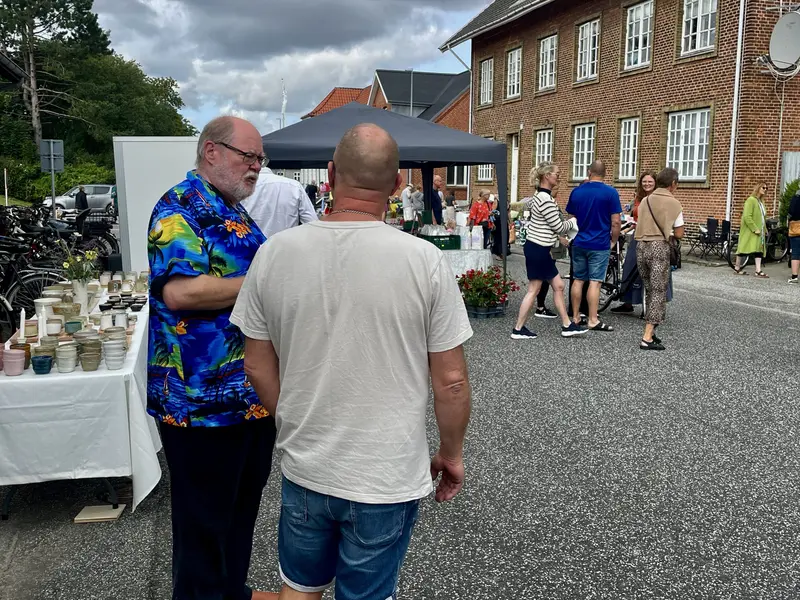 Sommervarmen samlede 300 mennesker til festlig indvielse af Taulov Stationshave