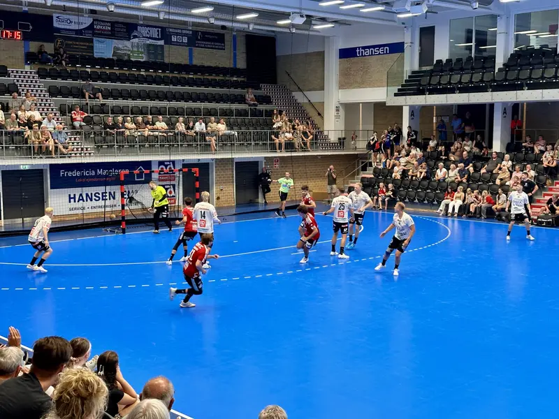 Ligahold deler i tæt duel