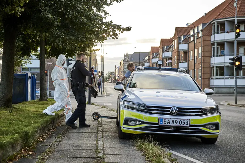 Ført væk i DNA-dragter