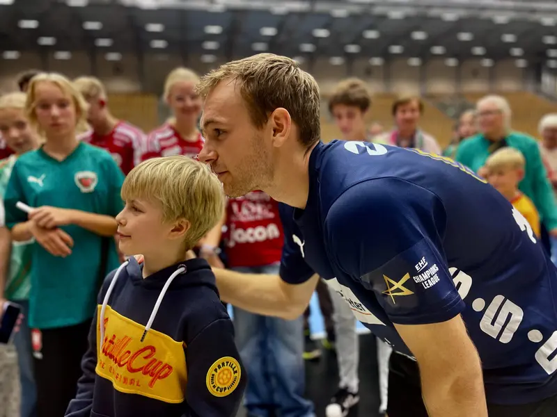 Mathias Gidsel skal møde noget, han ikke er god til: I dag svømmer håndboldstjernen over Lillebælt