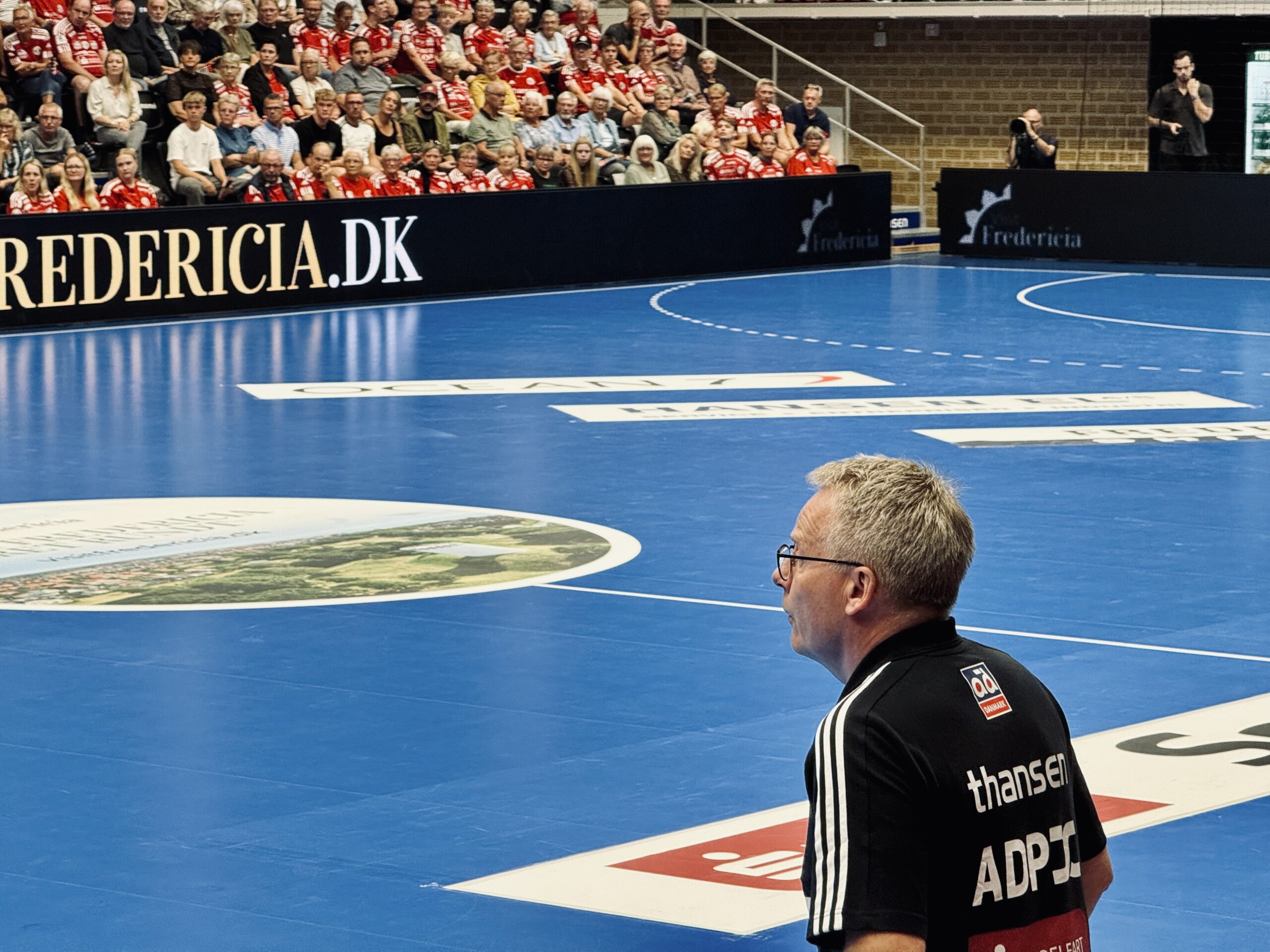Leder: Når fortællingen får lov at stå alene