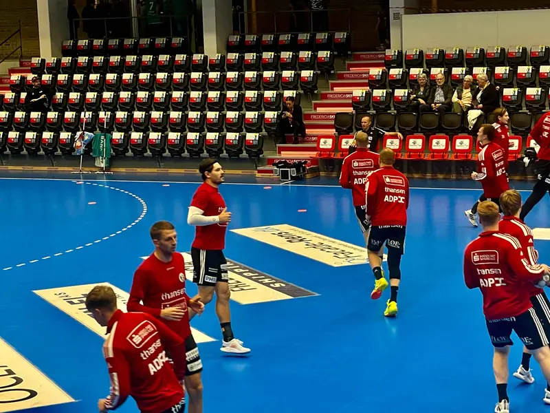Live: En af de kampe FHK skal vinde sikkert