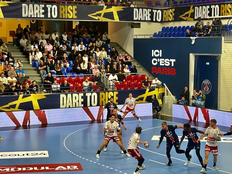 Live: FHK møder verdensbedste klubhold