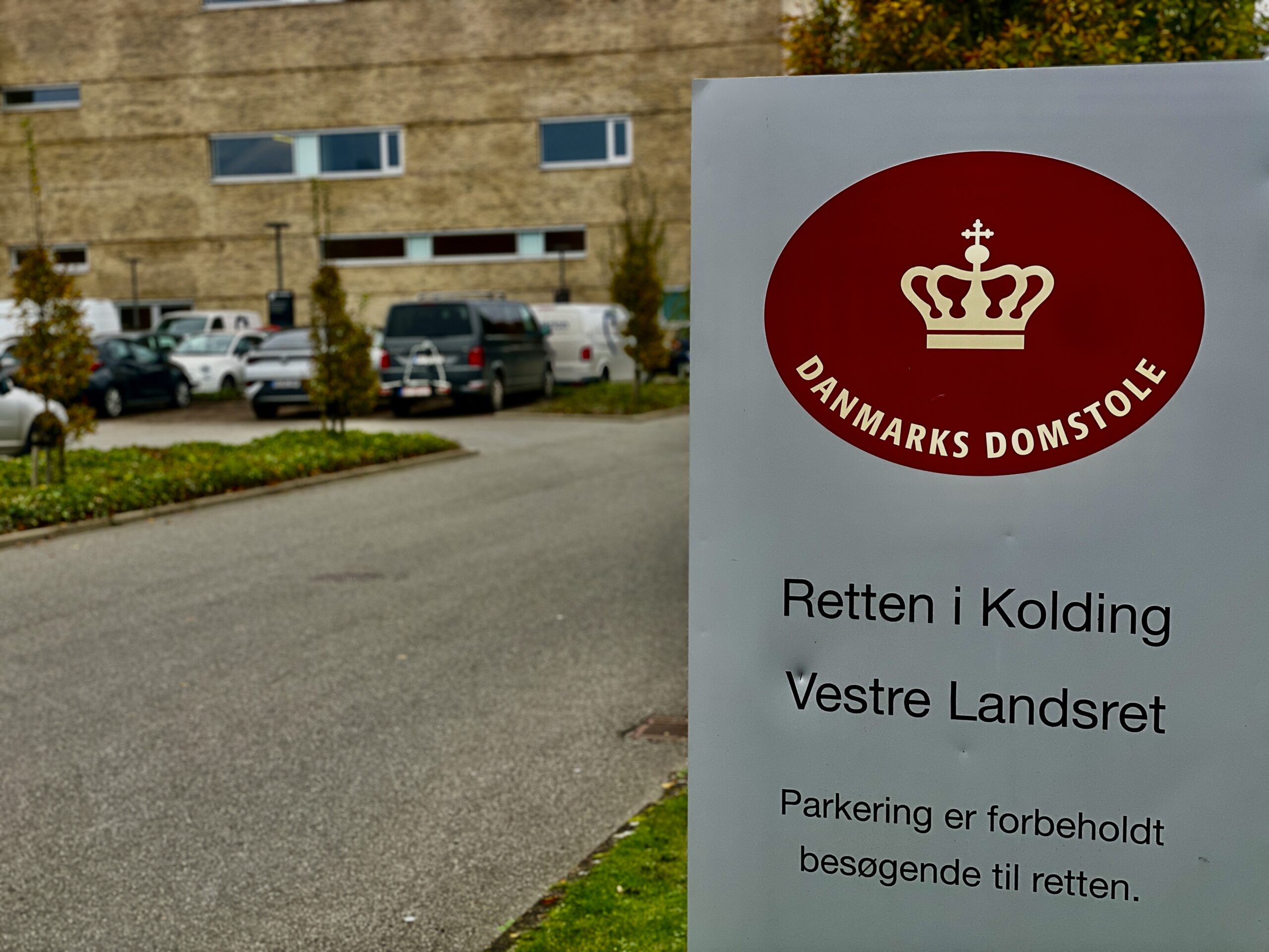 42-årig fra Vejle idømt fængsel for oversavet jagtgevær og narkofund