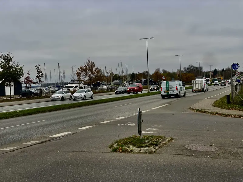 Trafikeret vej under politisk lup