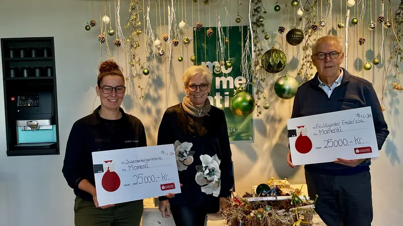 Virksomhed dropper gavepapiret og støtter organisationer i juletiden