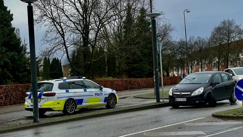 Central vej spærret i begge retninger