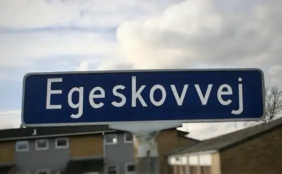 Flere sigtelser mod bilist efter påkørsel af 15-årig på Egeskovvej