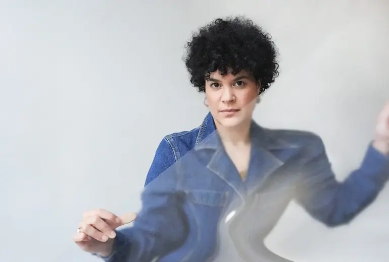 Nana Rashid afslutter debutalbummet i Tøjhuset under Vinterjazz 2025