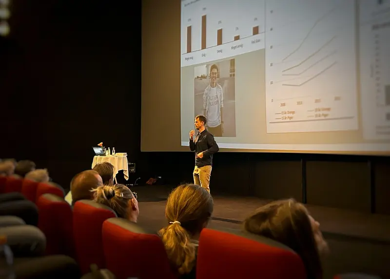 Fredericia Realskole inviterede forældre og medarbejdere til aften med Brinkmann
