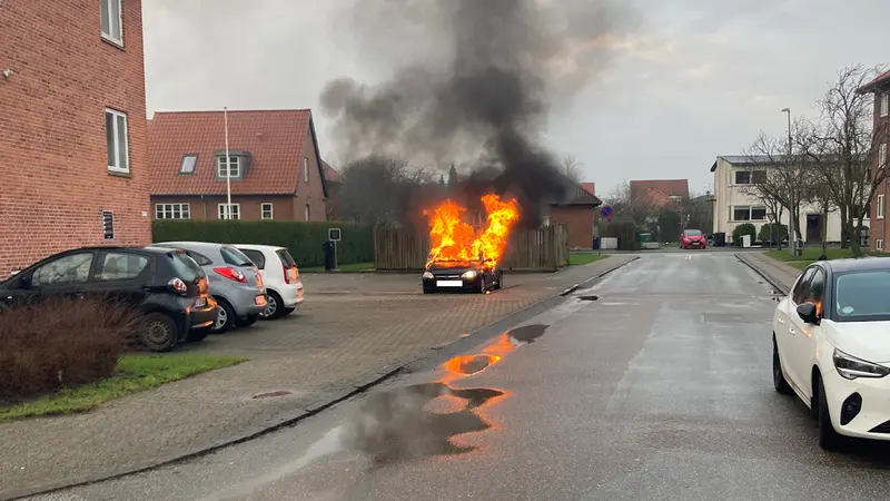 Bil i flammer i Fredericia