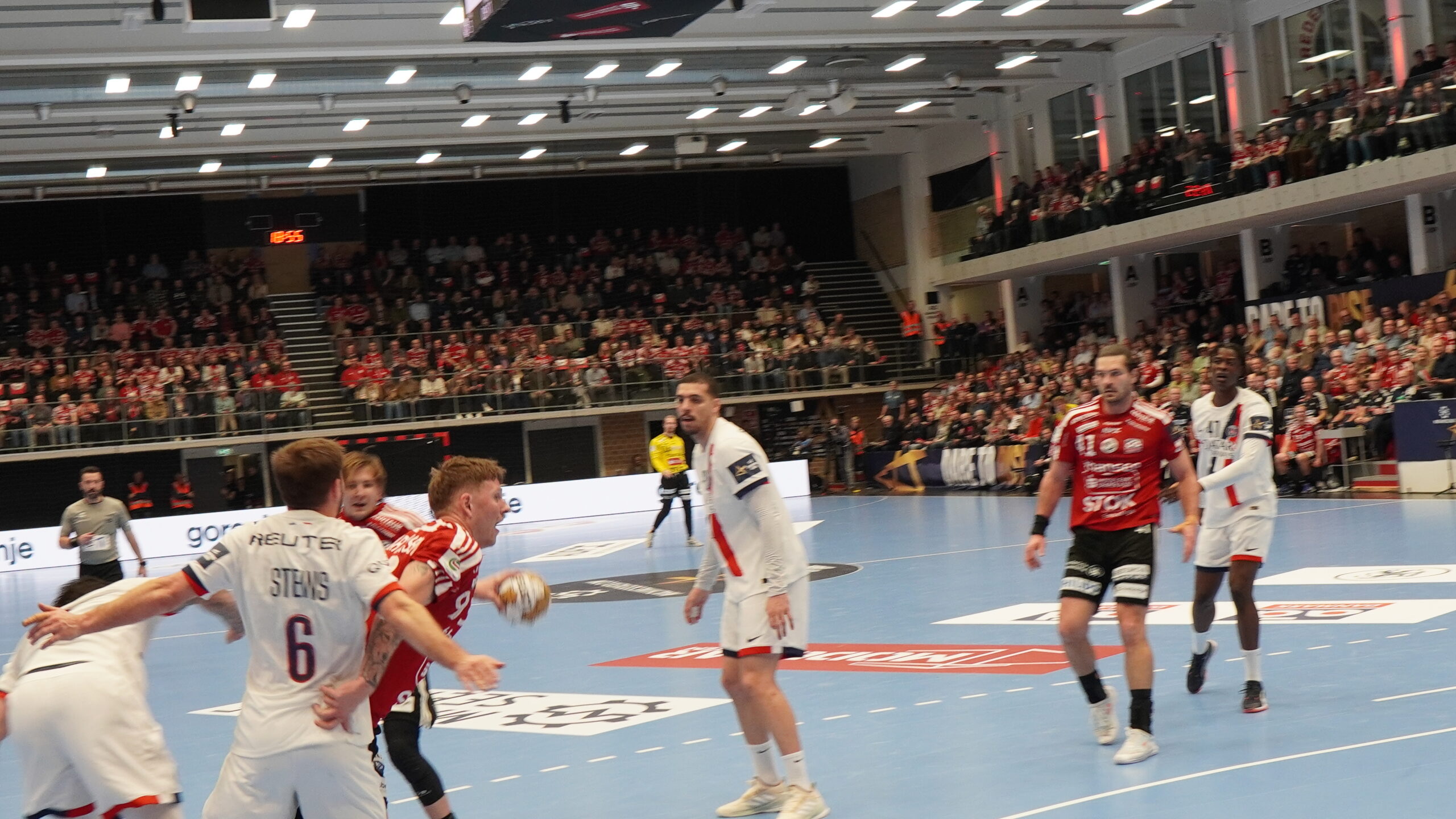 FHK skal vise klasse i svær udekamp