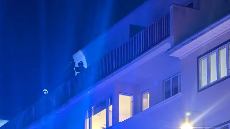 Politiet undersøger brand efter stor evakuering