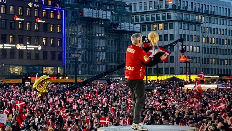 Kæmpe guldfest på Rådhuspladsen