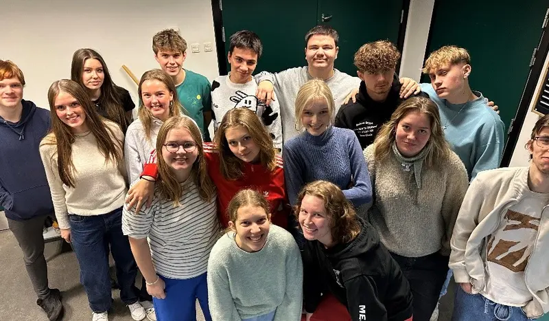 Unge og erfarne stemmer går på scenen for en vigtig sag