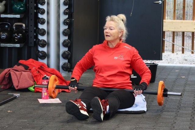”Man bliver så glad i låget” – frivillige seniorer vinder på det hele
